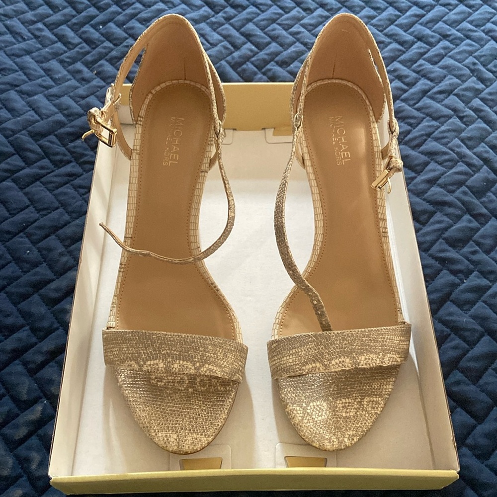 Michael Kors Simone Mid Heel Sandal Gold tone 7.5M